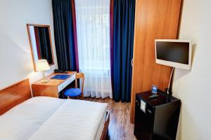 TV a/nebo společenská místnost v ubytování Hotel Antares München