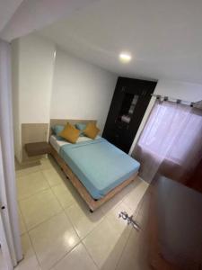A bed or beds in a room at Apartamento en Bucaramanga