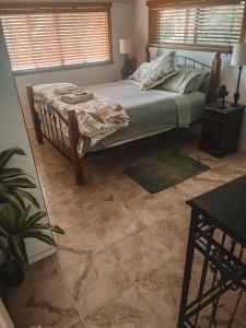 a bedroom with a bed and a tiled floor at Whitsundays BNB Retreat in Airlie Beach