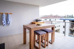 Balkón nebo terasa v ubytování Bright Stylish Kings Beach Apartment
