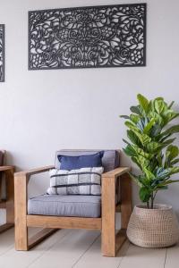Posezení v ubytování Bright Stylish Kings Beach Apartment