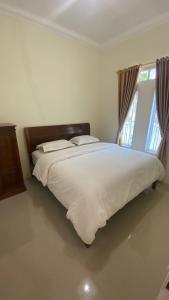 Ένα ή περισσότερα κρεβάτια σε δωμάτιο στο Buk Ir homestay