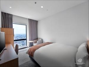 Postel nebo postele na pokoji v ubytování Daiwa Roynet Hotel Omiya-nishiguchi