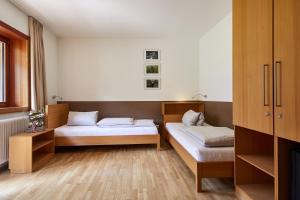 Letto o letti in una camera di FAST Ossiach