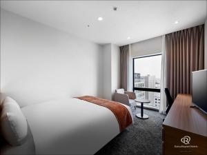 Postel nebo postele na pokoji v ubytování Daiwa Roynet Hotel Omiya-nishiguchi