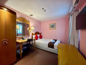Postel nebo postele na pokoji v ubytování Palladium Suites Hotel + 7 fotografií