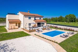 Bazén v ubytování Villa Camelie nebo v jeho okolí