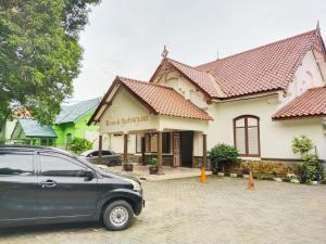 Φωτογραφία από το άλμπουμ του Roemah Djatinegara στην Τζακάρτα +18 φωτογραφίες