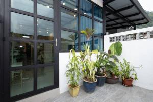 Taman di luar Casa for 2 - Private Studio Ipoh