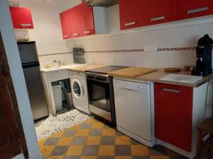 Virtuvė arba virtuvėlė apgyvendinimo įstaigoje Maison de village - La P'tite Folie-