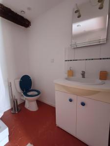 Vonios kambarys apgyvendinimo įstaigoje Maison de village - La P'tite Folie-
