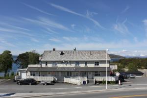 Gallery image of Ulvsvåg Gjestgiveri og Fjordcamping AS in Ulvsvåg