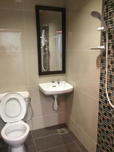 Koupelna v ubytování Tas Sakura Budget Hotel + 11 fotografií