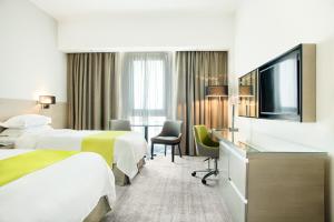 TV a/nebo společenská místnost v ubytování Novotel Muscat Airport