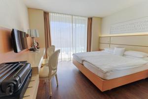 Rúm í herbergi á Hotel Muralto Locarno