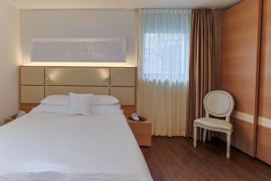 Rúm í herbergi á Hotel Muralto Locarno