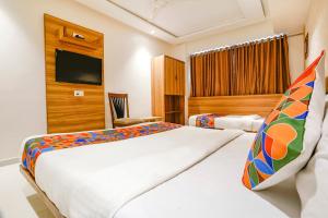 Gallery image of FabHotel Kingsway in Ahmedabad