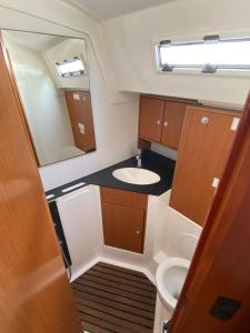 a small bathroom with a sink and a mirror at Bavaria 45 Cruiser Prive huur incl. schipperservice in Sukošan