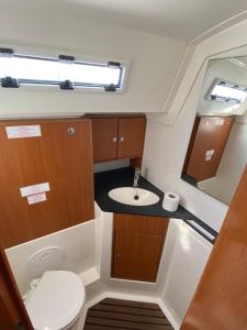 a small bathroom with a toilet and a sink at Bavaria 45 Cruiser Prive huur incl. schipperservice in Sukošan