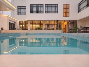 Sundlaugin á Hotel Gulmohar eða í nágrenninu