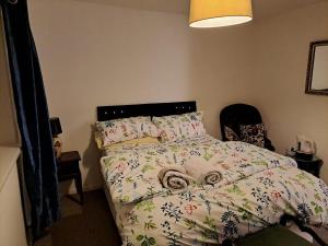 Ένα ή περισσότερα κρεβάτια σε δωμάτιο στο Double rooms available, near Safari Park & Hospital