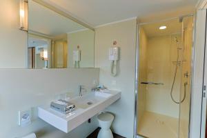 Baðherbergi á Hotel Muralto Locarno