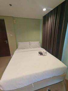 a large white bed in a room at Spacious Studio Apartment B502 in Manila