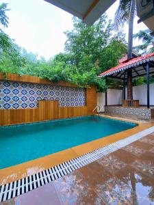 a swimming pool in front of a house at Villa Amarela in Panaji