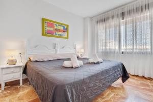 A bed or beds in a room at Fontana 5D by IVI Real Estate Még 12 kép