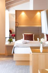 A bed or beds in a room at Weinlandhof
