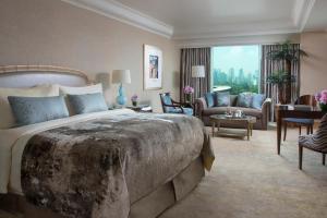 A bed or beds in a room at Hotel Mulia Senayan, Jakarta