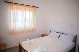 Кровать или кровати в номере Manolia Apartments & Studios