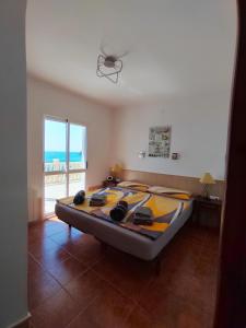 a bedroom with a bed with a view of the ocean at Casa Mar in Águilas