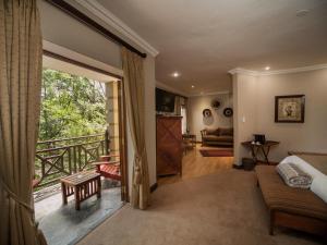 Ein Sitzbereich in der Unterkunft Fairview Hotels,Spa & Golf Resort