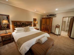 Ein Bett oder Betten in einem Zimmer der Unterkunft Fairview Hotels,Spa & Golf Resort