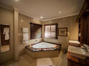 Ein Badezimmer in der Unterkunft Fairview Hotels,Spa & Golf Resort