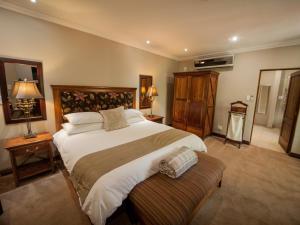 Ein Bett oder Betten in einem Zimmer der Unterkunft Fairview Hotels,Spa & Golf Resort