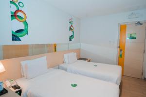 Postel nebo postele na pokoji v ubytování Go Hotels Iligan