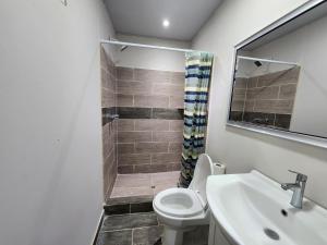 a bathroom with a toilet and a sink and a shower at Casavana in Comayagua