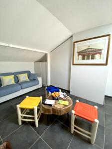 a living room with a couch and a table and chairs at Appartement Duplex 4 personnes Quartier Riquier Nice in Nice