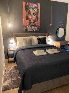 Un pat sau paturi într-o cameră la 4TREES Airport Apartments and Rooms +111 fotografii