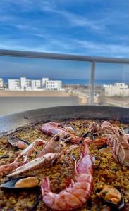 a pan of food with shrimp and other foods at Apartamento frente al mar in Oliva
