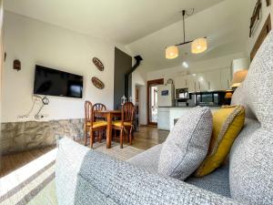 Bonita casa. Gran jardín. Con wifi.にあるキッチンまたは簡易キッチン