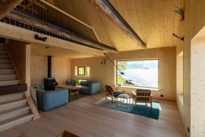 Posezení v ubytování Minkfarmen, Spacious seaside cabin with scenic view