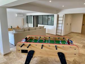 Pokój gier w obiekcie Villa Terra Vecchia, 6 ou 12 personnes, vue imprenable, piscine chauffée