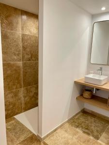 Łazienka w obiekcie Villa Terra Vecchia, 6 ou 12 personnes, vue imprenable, piscine chauffée