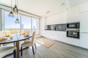 Fotografie z fotogalerie ubytování CONTEMPORARY PENTHOUSE SUNSET + SEA VIEW RESORT PARKING v destinaci Estepona