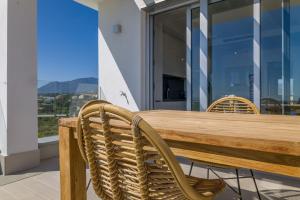 Fotografie z fotogalerie ubytování CONTEMPORARY PENTHOUSE SUNSET + SEA VIEW RESORT PARKING v destinaci Estepona