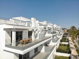 Fotografie z fotogalerie ubytování CONTEMPORARY PENTHOUSE SUNSET + SEA VIEW RESORT PARKING v destinaci Estepona