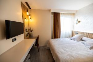 Postel nebo postele na pokoji v ubytování Aktas Hotel